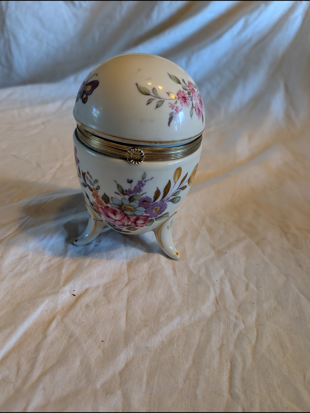 2/40$ Vintage Floral Porcelain Egg Trinket Box in White, Pink, Purple and Gold